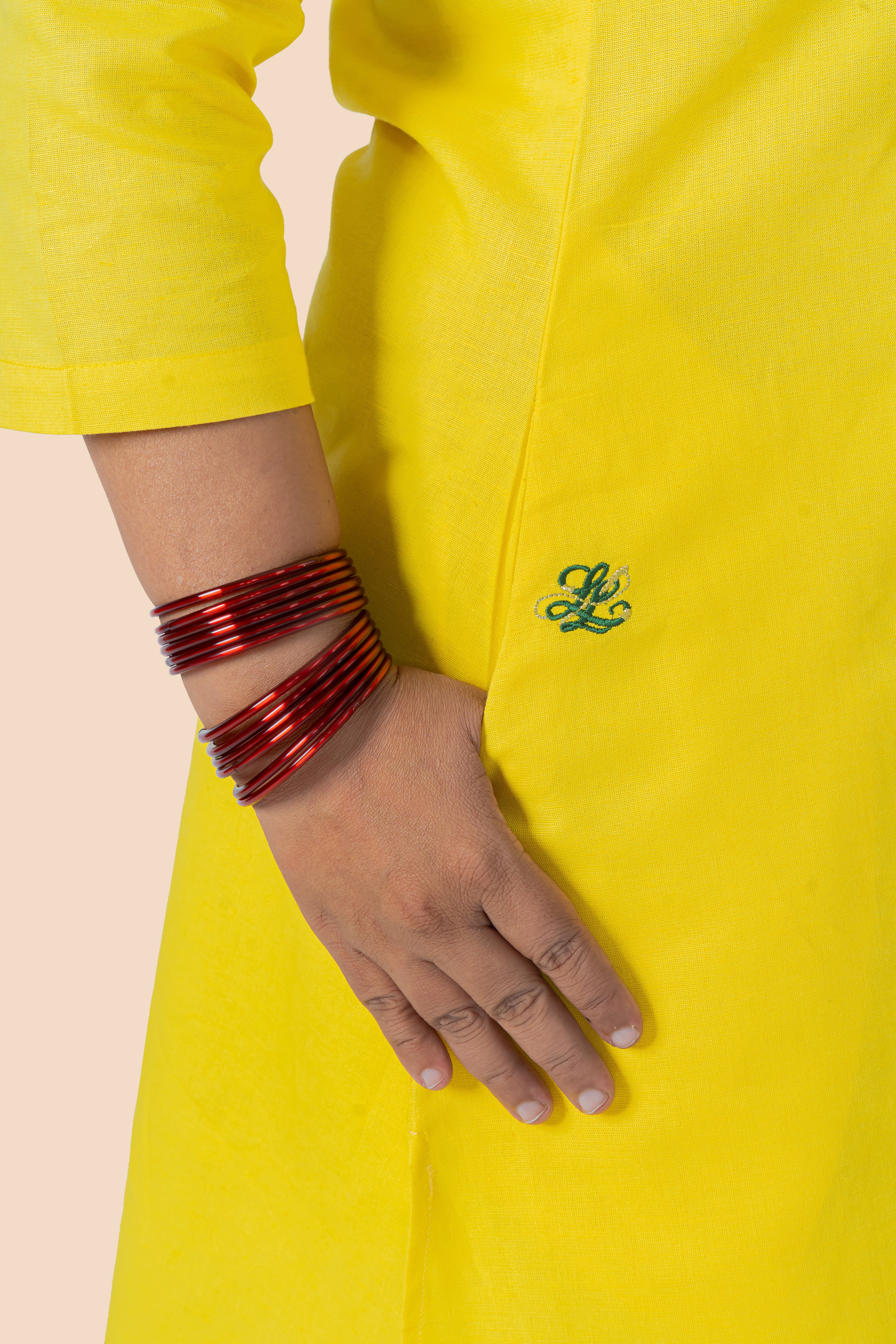 Linen Co-ord Set – Yellow, neckline detail
